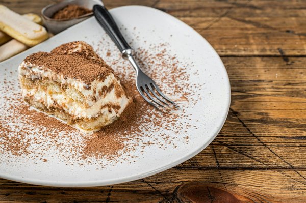 Quali sono le variazioni del tiramisù con frutti di bosco anziché caffè?